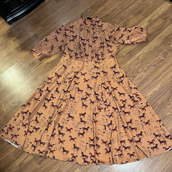 Wayward Fancies 18W, high-neck, kitschy horse pattern dress with retro vibes - Picture 1 of 6
